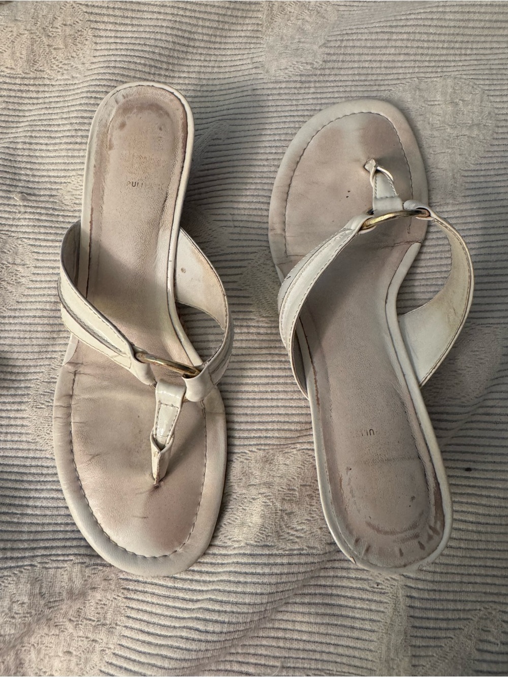 Lilly Pulitzer Cream/White Thong Sandals with Gold Accent